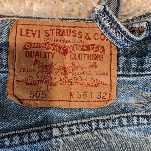 LEVI'S 505 Regular Fit Jeans 36x32 Medium Wash Distressed - Picture 7 of 7
